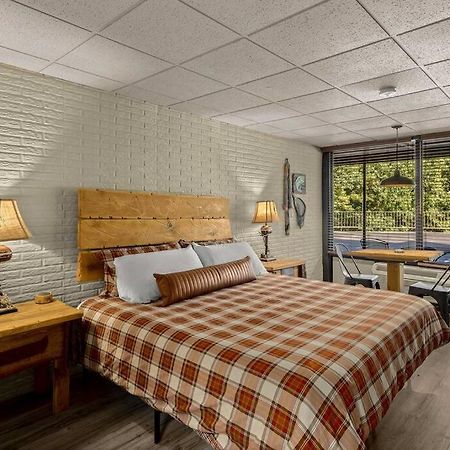 Stonegate Lodge King Bed, Wifi, 50In Roku Tv, Salt Water Pool Room #108 Eureka Springs Exterior foto